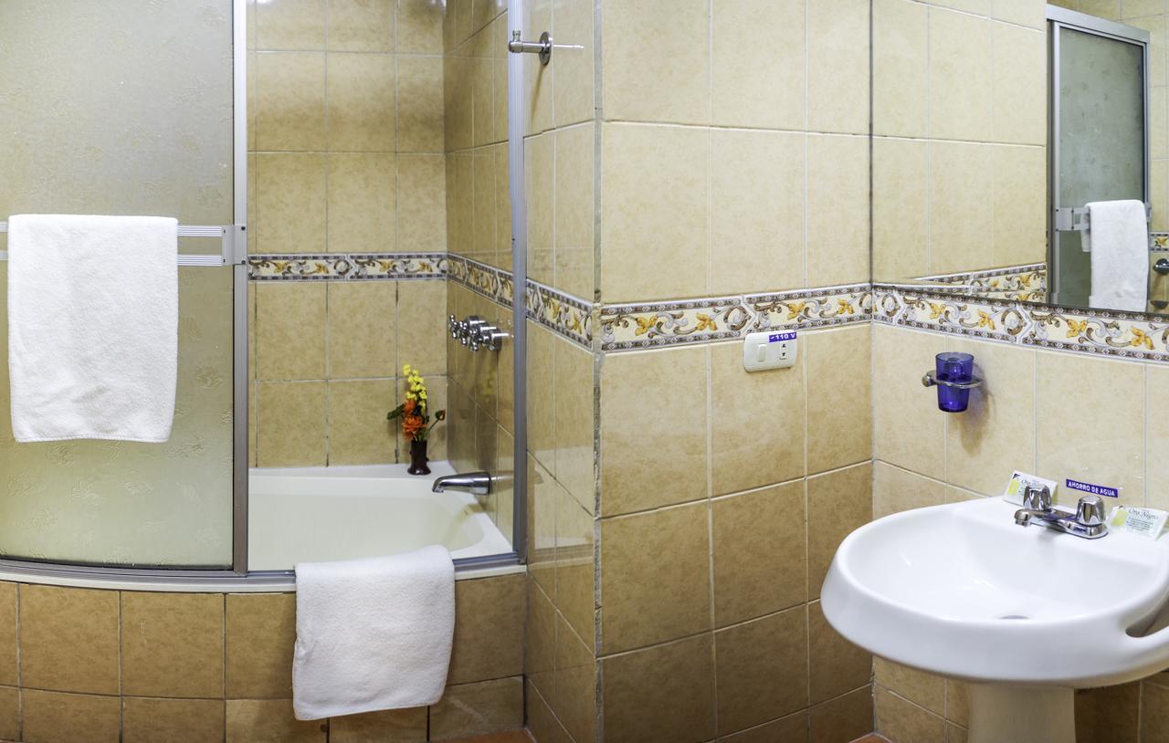 Hotel Oro Negro Puyo Kültér fotó